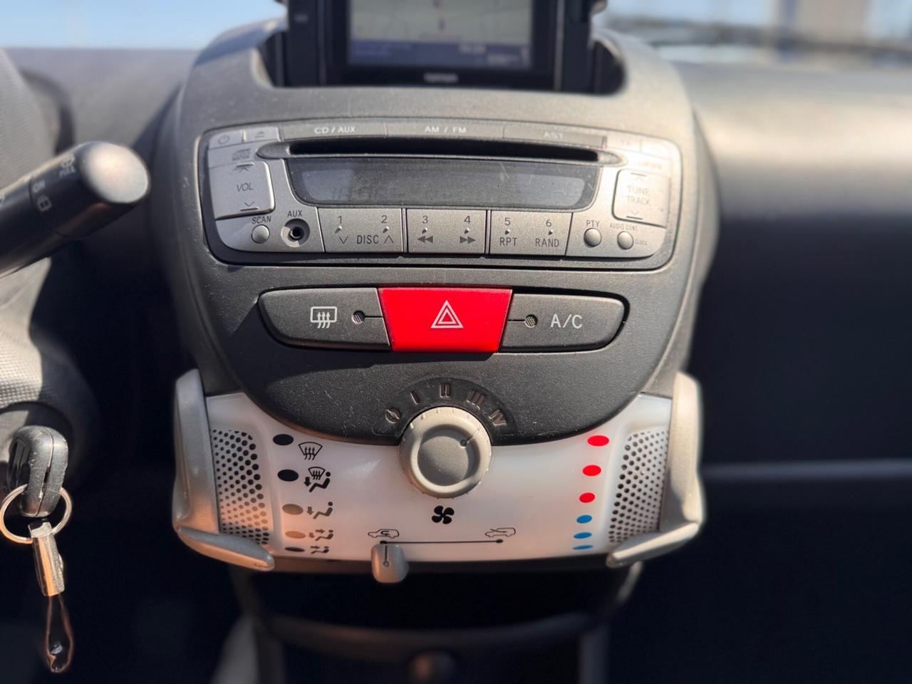 Toyota Aygo 1.0 VVT-i 5 porte “NAVI-LED”