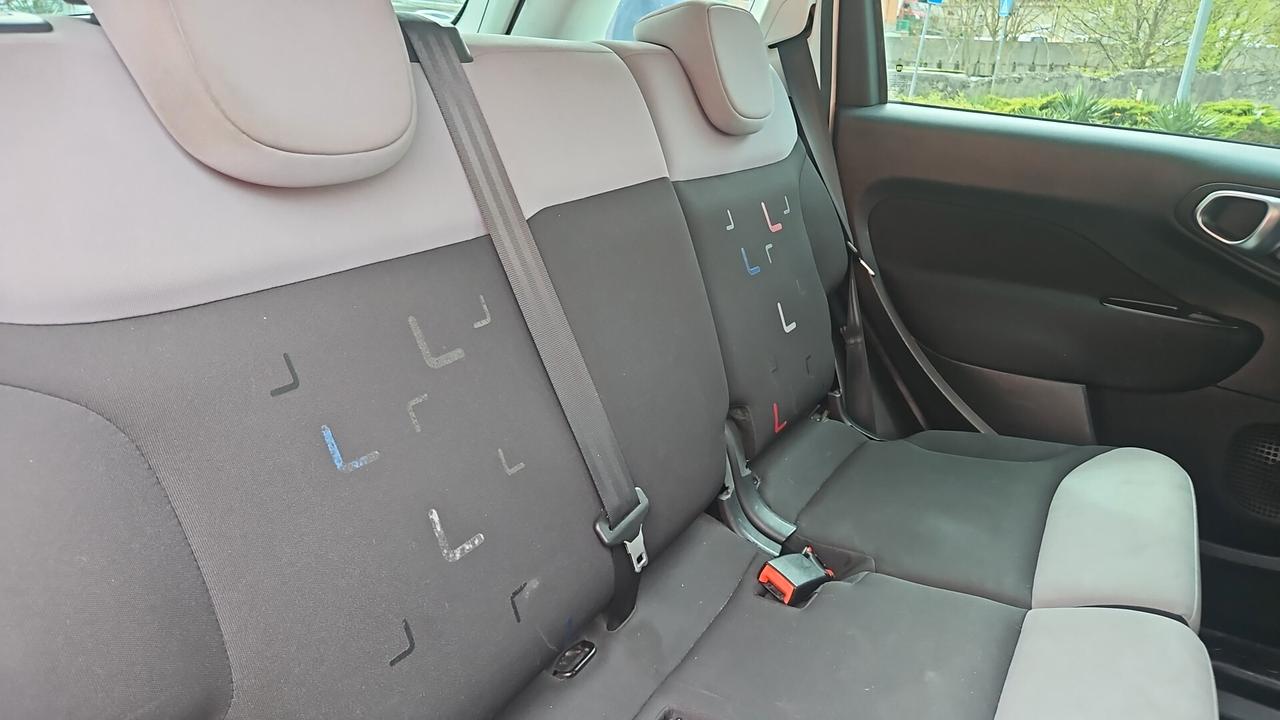 FIAT 500L 1.6 MULTIJET 120CV – UNICO PROPRIETARIO – PARI AL NUOVO Stupenda Fiat 500L 1.6 Multijet 120cv, versione Business, auto davvero introvabile in queste condizioni. Carrozzeria perfetta, senza un segno, interni come nuovi: sembra appena uscita