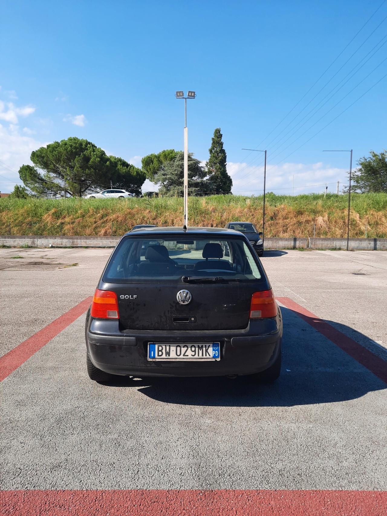 Volkswagen Golf 1.4 16V cat 5 porte Air Ok neopatentati