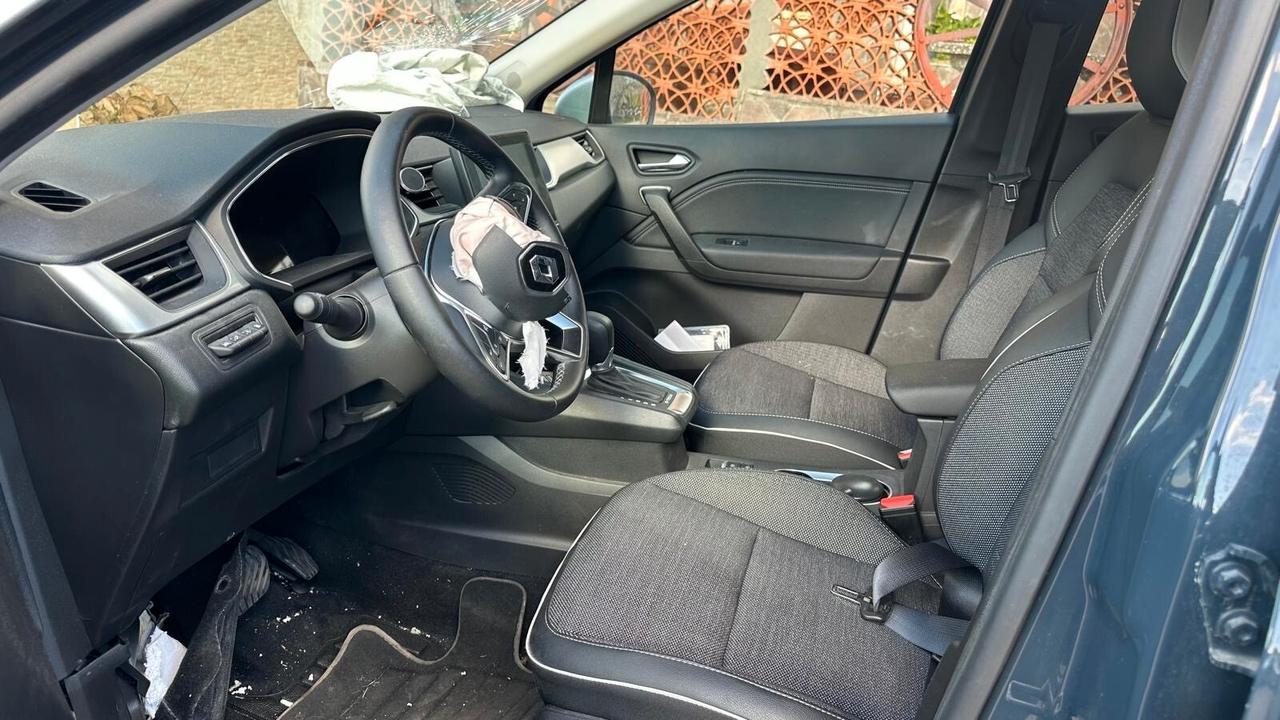 Renault Captur Plug-in Hybrid E-Tech 160 CV Techno incidentata