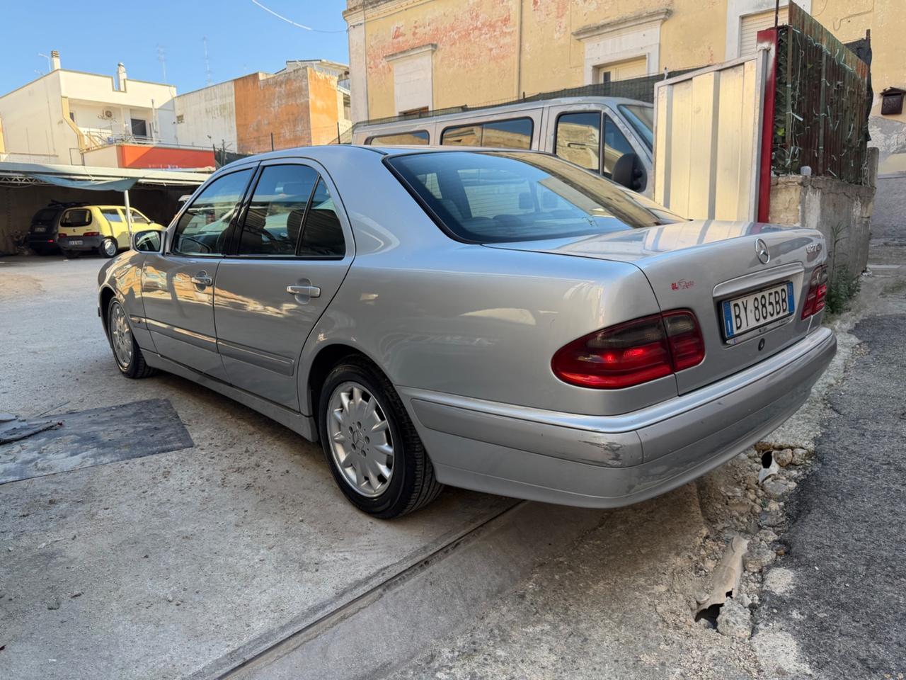 Mercedes-benz E 270 CDI cat Classic