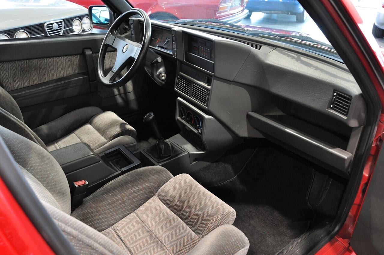 Alfa Romeo 75 2.0i Twin Spark Prima serie Rosso CRS