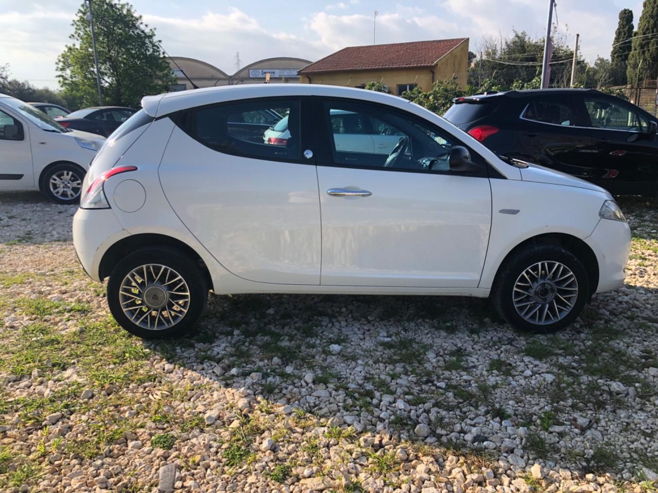 Lancia Ypsilon 0.9 TwinAir 85 CV 5 porte Metano Ecochic Gold