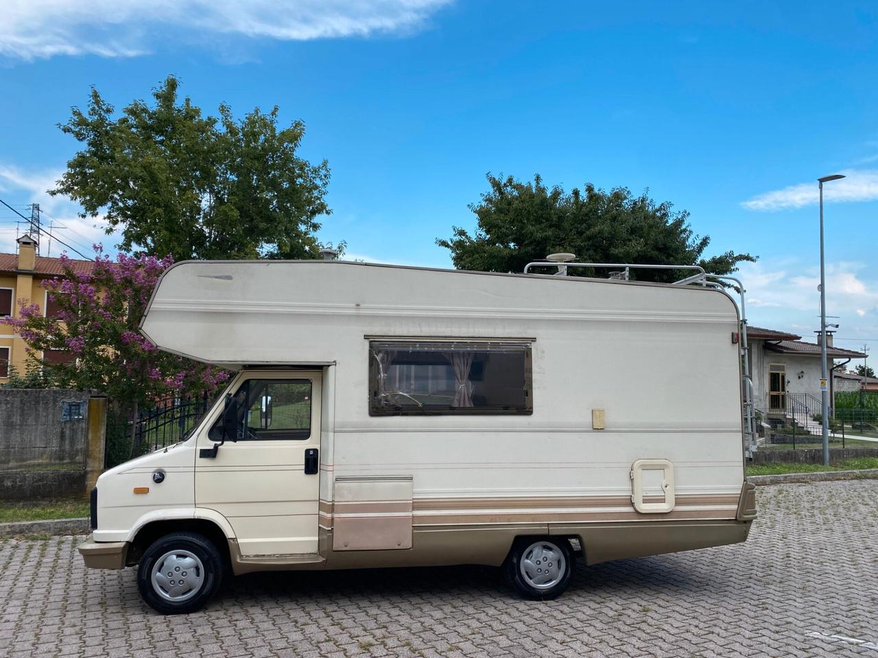 Peugeot J5 Ducato 2.5D Globetrotter Dethleffs 5Posti