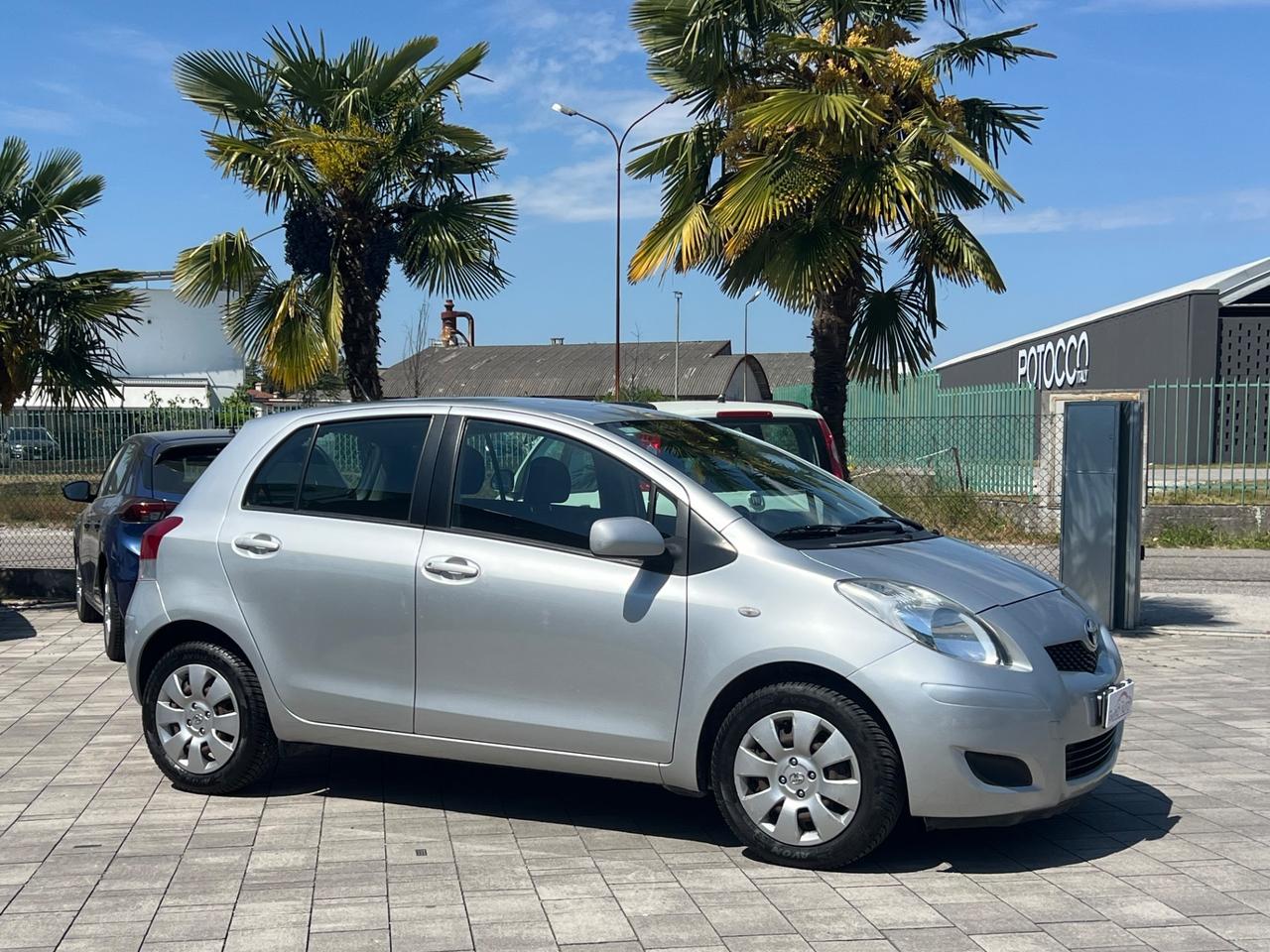 Toyota Yaris 1.0 5 porte Luxury pack FINANZIABILE