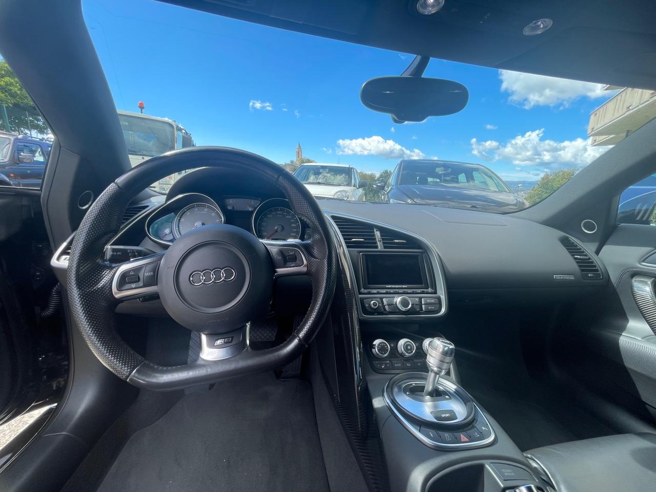 Audi R8 4.2 V8 FSI quattro R tronic
