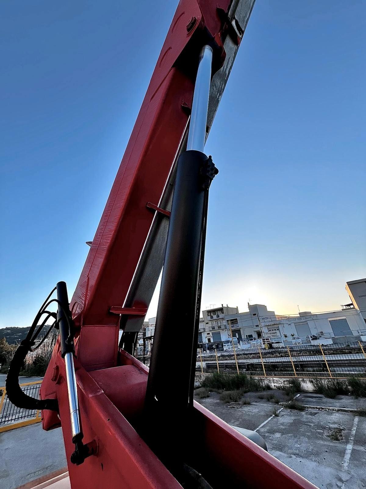 PIATTAFORMA AEREA IVECO 145-17 CESTELLO H. 20MT – SCALIFICIO RIMINESE