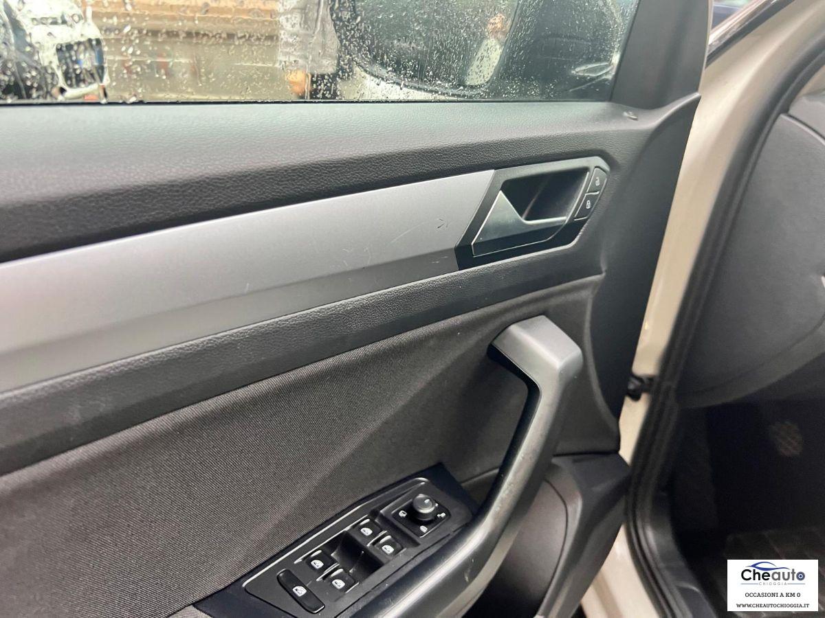 VOLKSWAGEN - T-Roc - 1.0 TSI Life