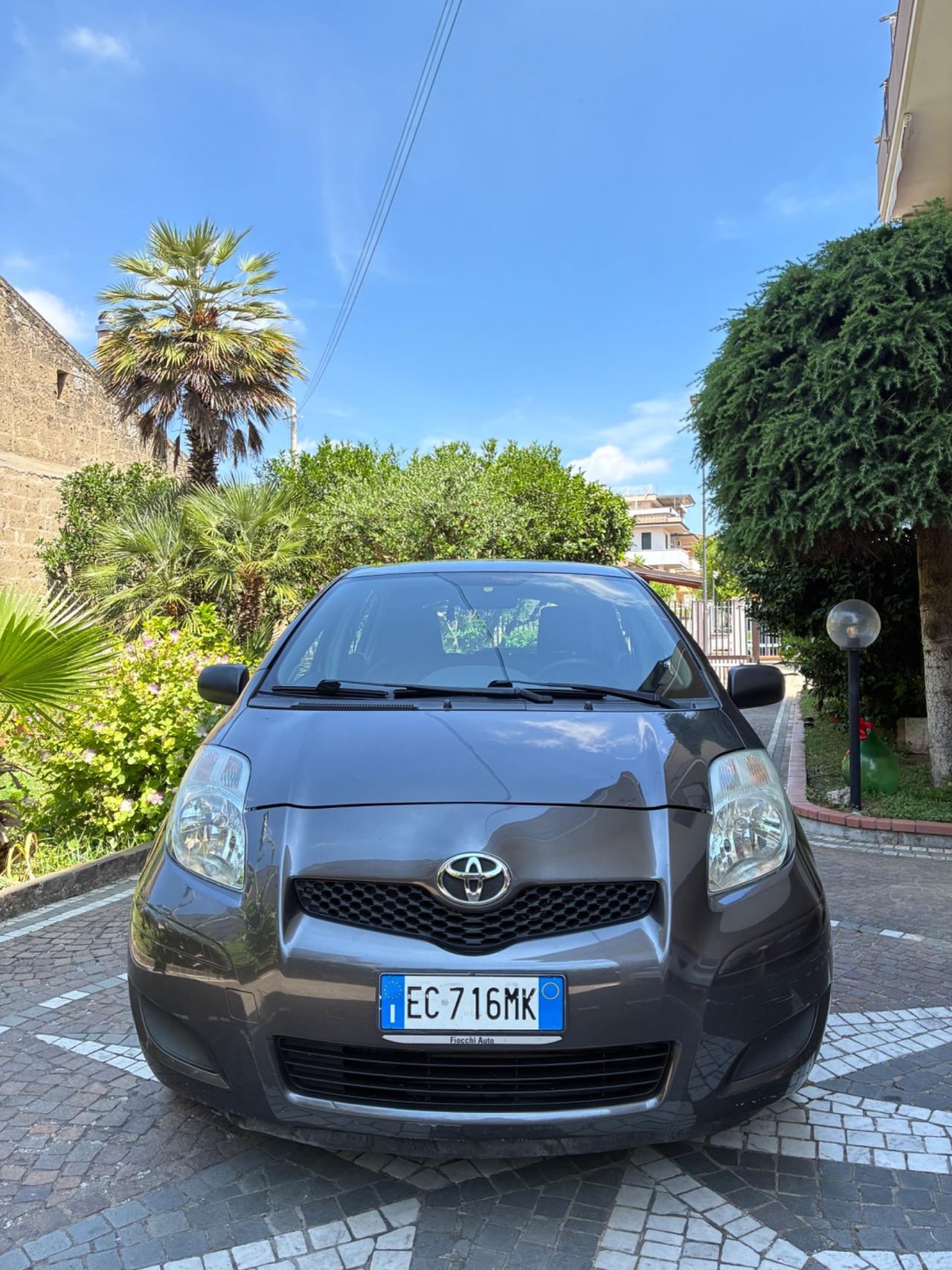 Toyota Yaris 1.0 5 porte