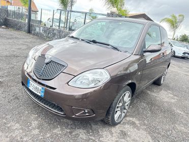 Lancia Ypsilon 1.3 MJT 75 CV Versus