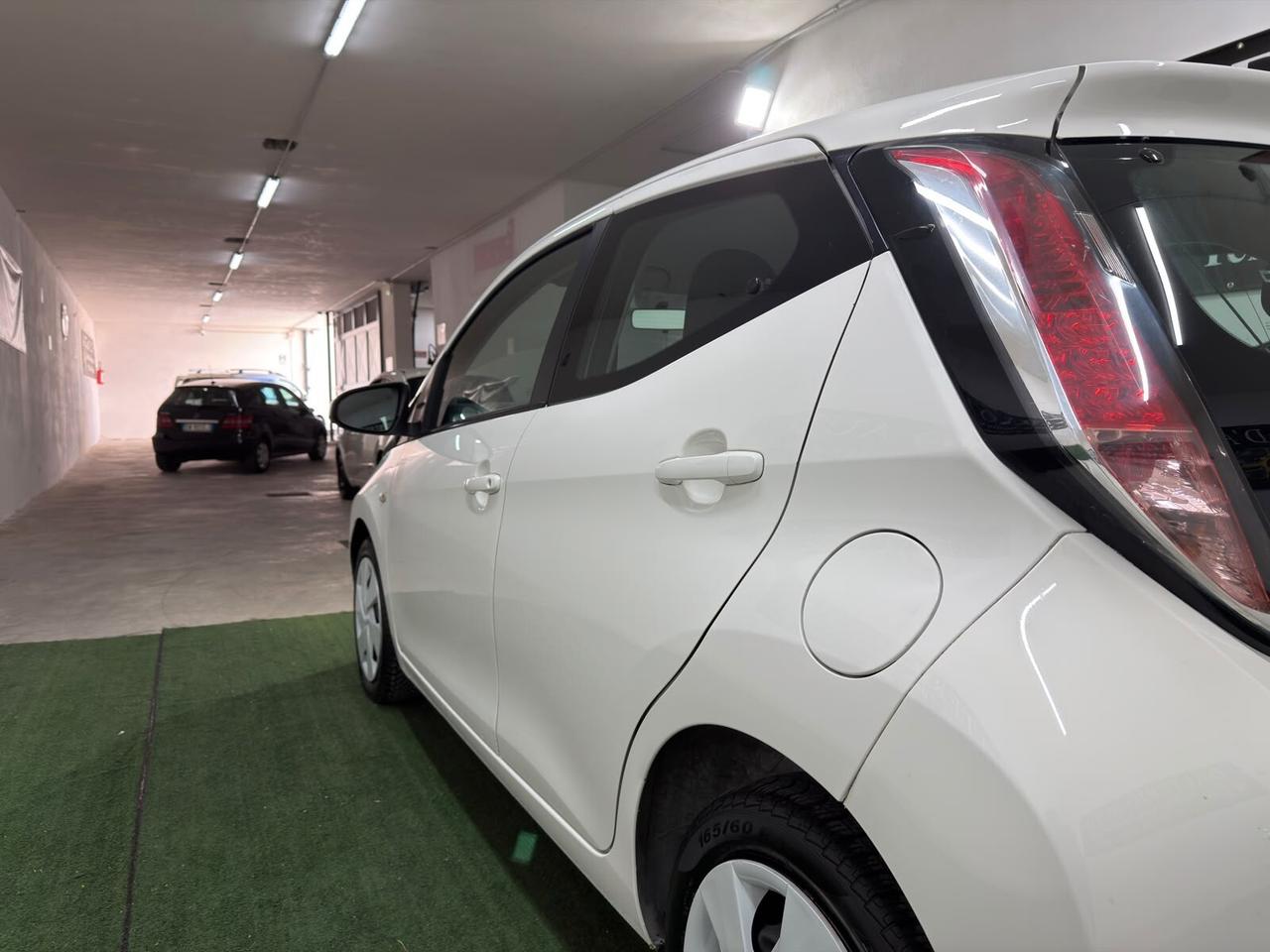 Toyota Aygo 1.0 VVT-i 69 CV 5 porte x-clusiv