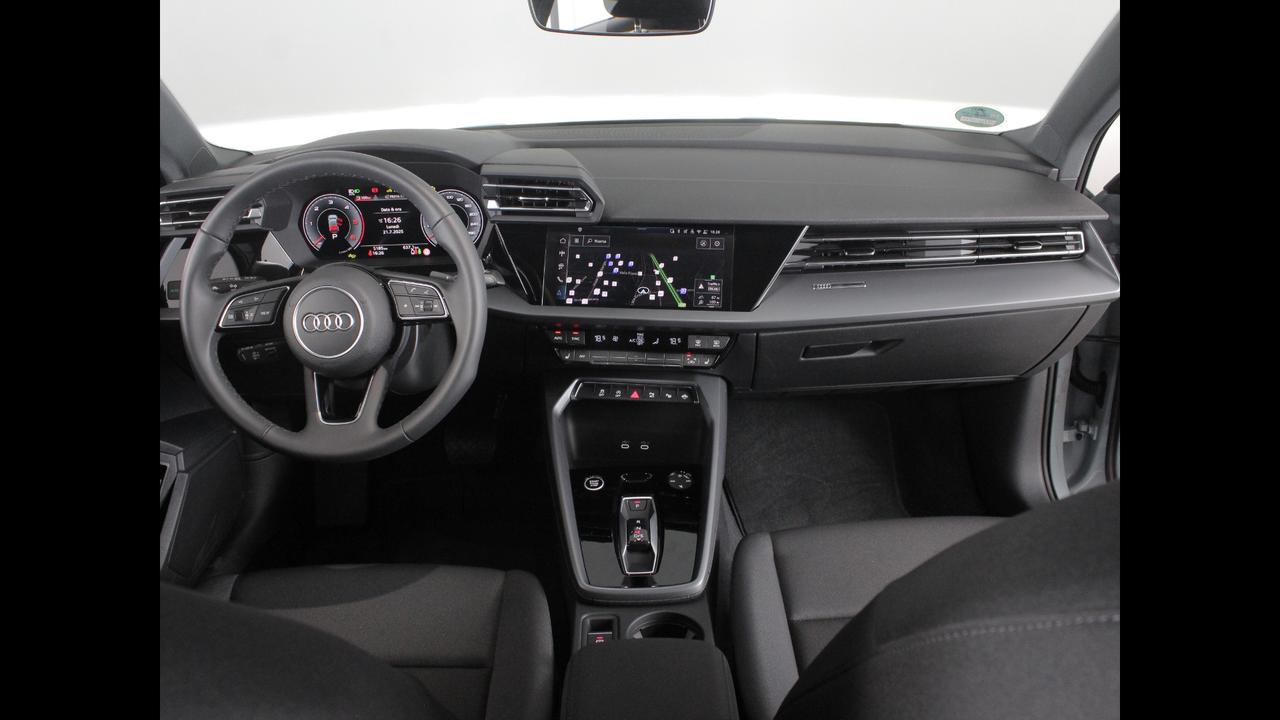 AUDI A3 IV 2024 allstreet - A3 allstreet 35 2.0 tdi Business s-tronic