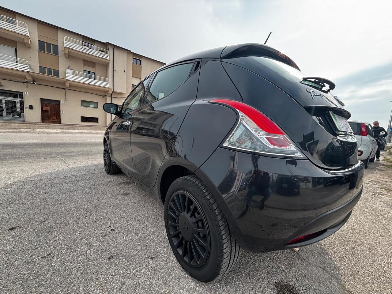 Lancia Ypsilon 1.0 FireFly 5 porte S&S Hybrid Gold