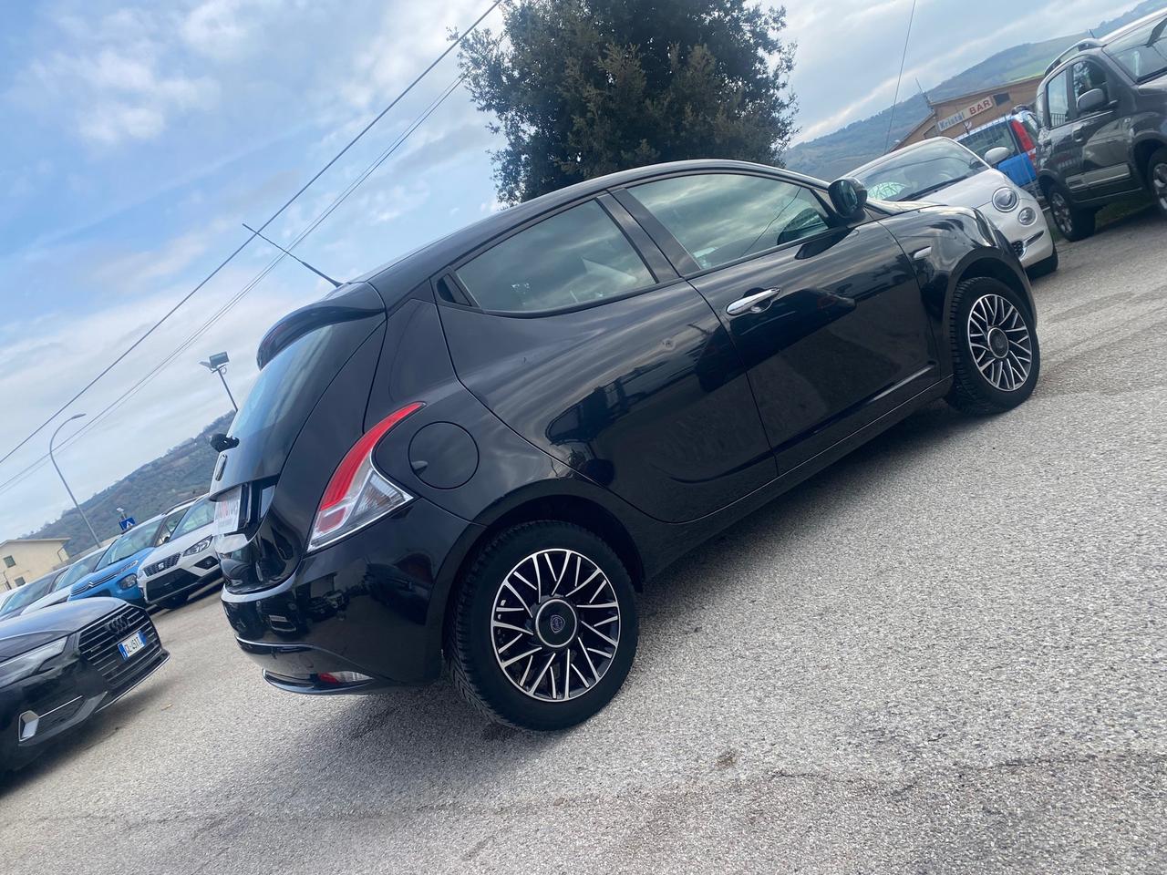 Lancia Ypsilon 1.2 69 CV 5 porte GPL Ecochic Gold