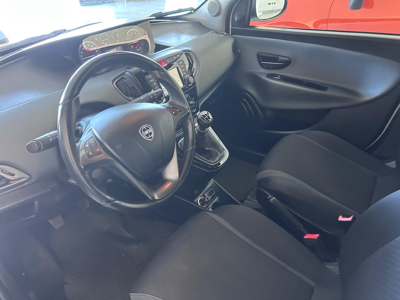 Lancia Ypsilon 1.2 69 CV 5 porte GPL Ecochic Silver