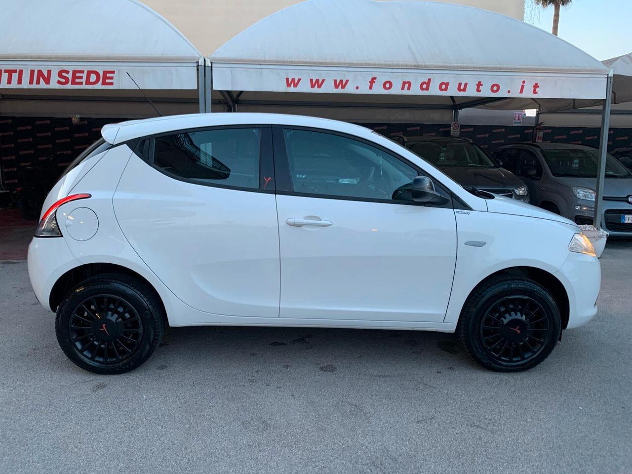 Lancia Ypsilon 0.9 TwinAir 85 CV 5 porte Metano Ecochic Gold