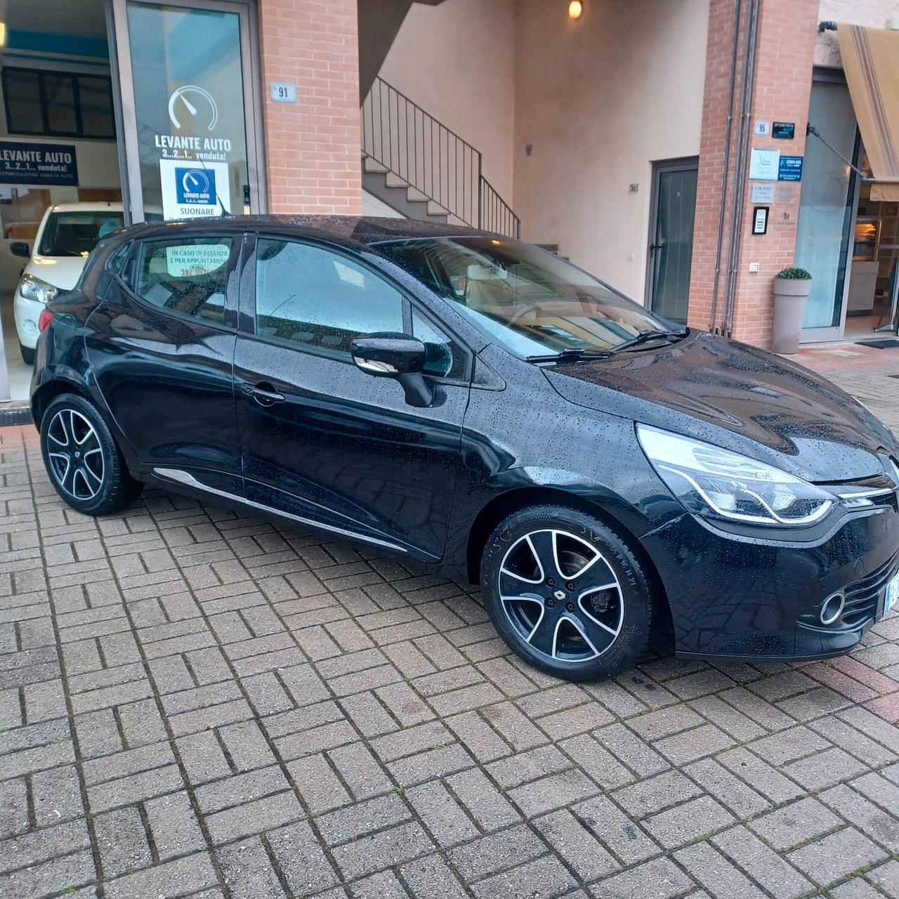 INDISTRUTTIBILE CLIO 1.5 EURO 6 PER NEOPATENTATI