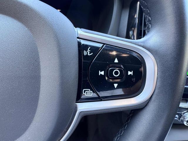 VOLVO XC60 B4 (d) AWD automatico Plus Dark