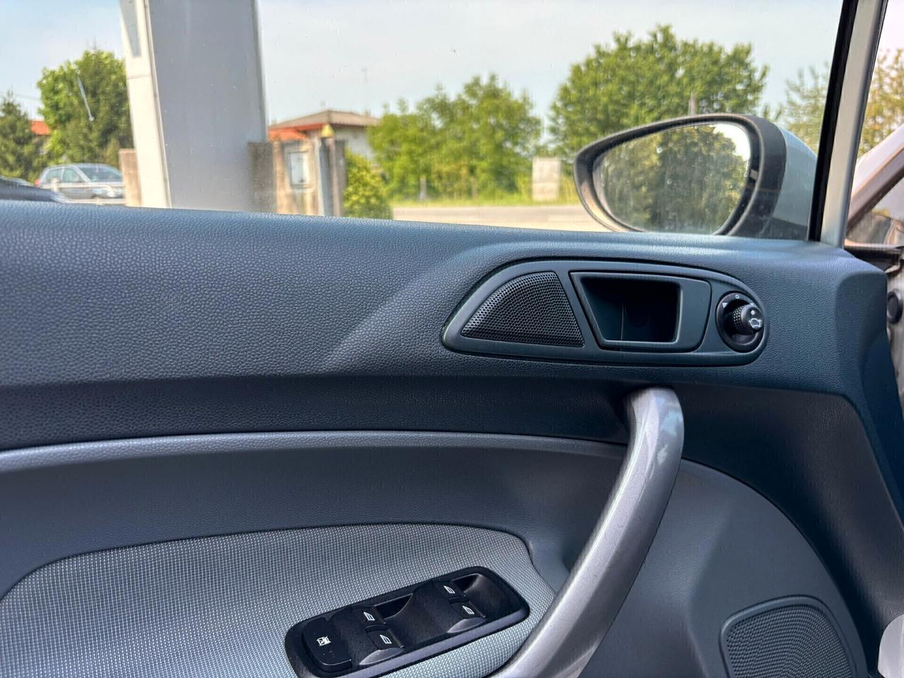 Ford Fiesta 1.2 benzina Neopatentati