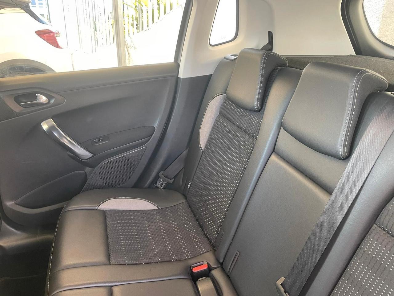 Peugeot 2008 BlueHDi 100 Allure
