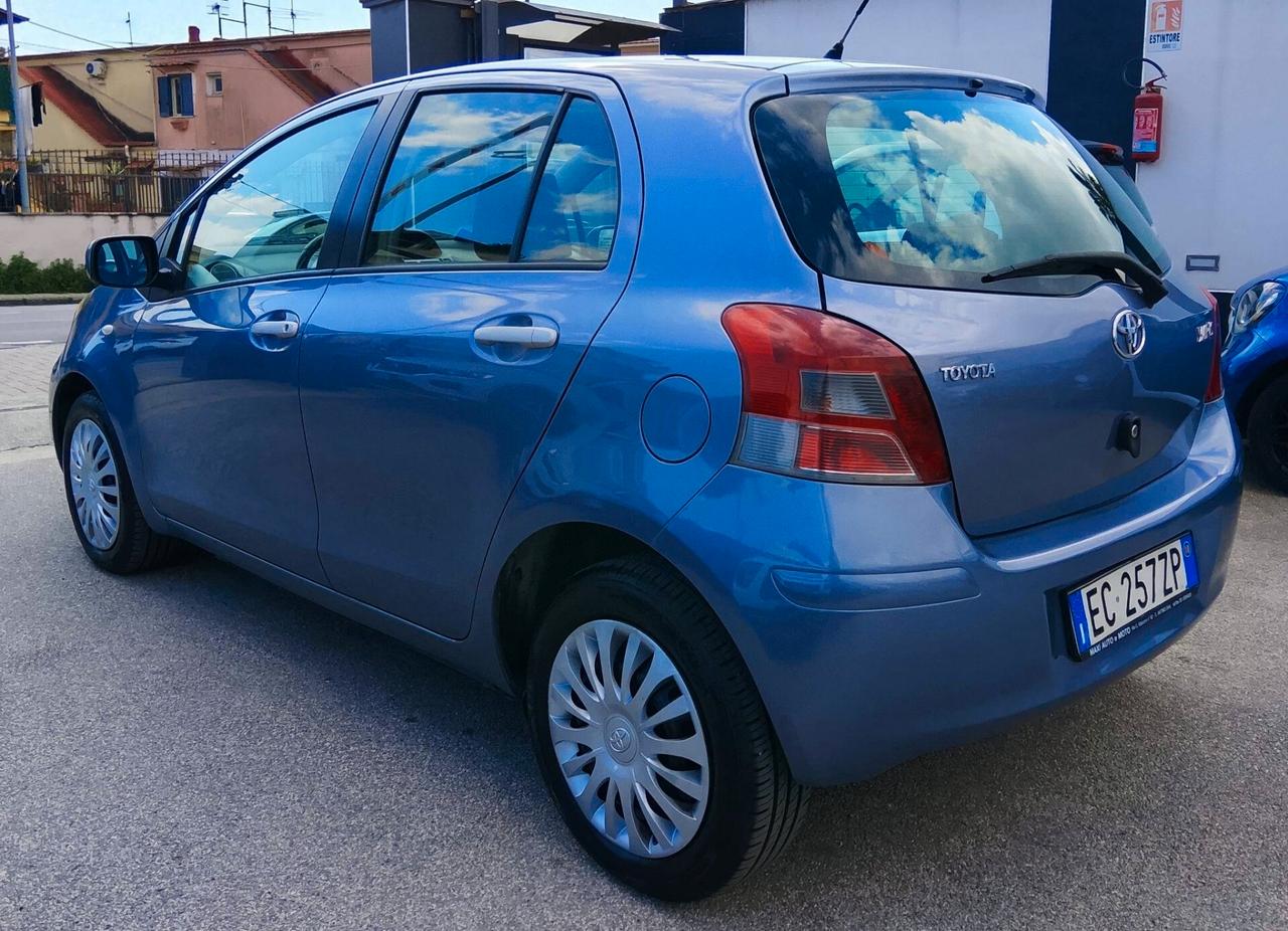Toyota Yaris 1.3 4 CILINDRI!