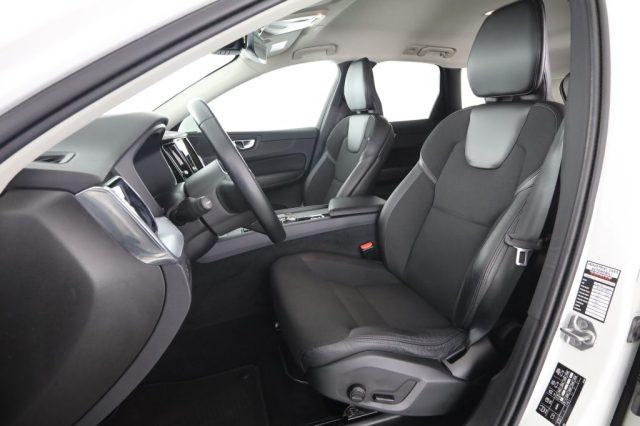 VOLVO XC60 XC60 B4 (d) automatico Momentum Pro