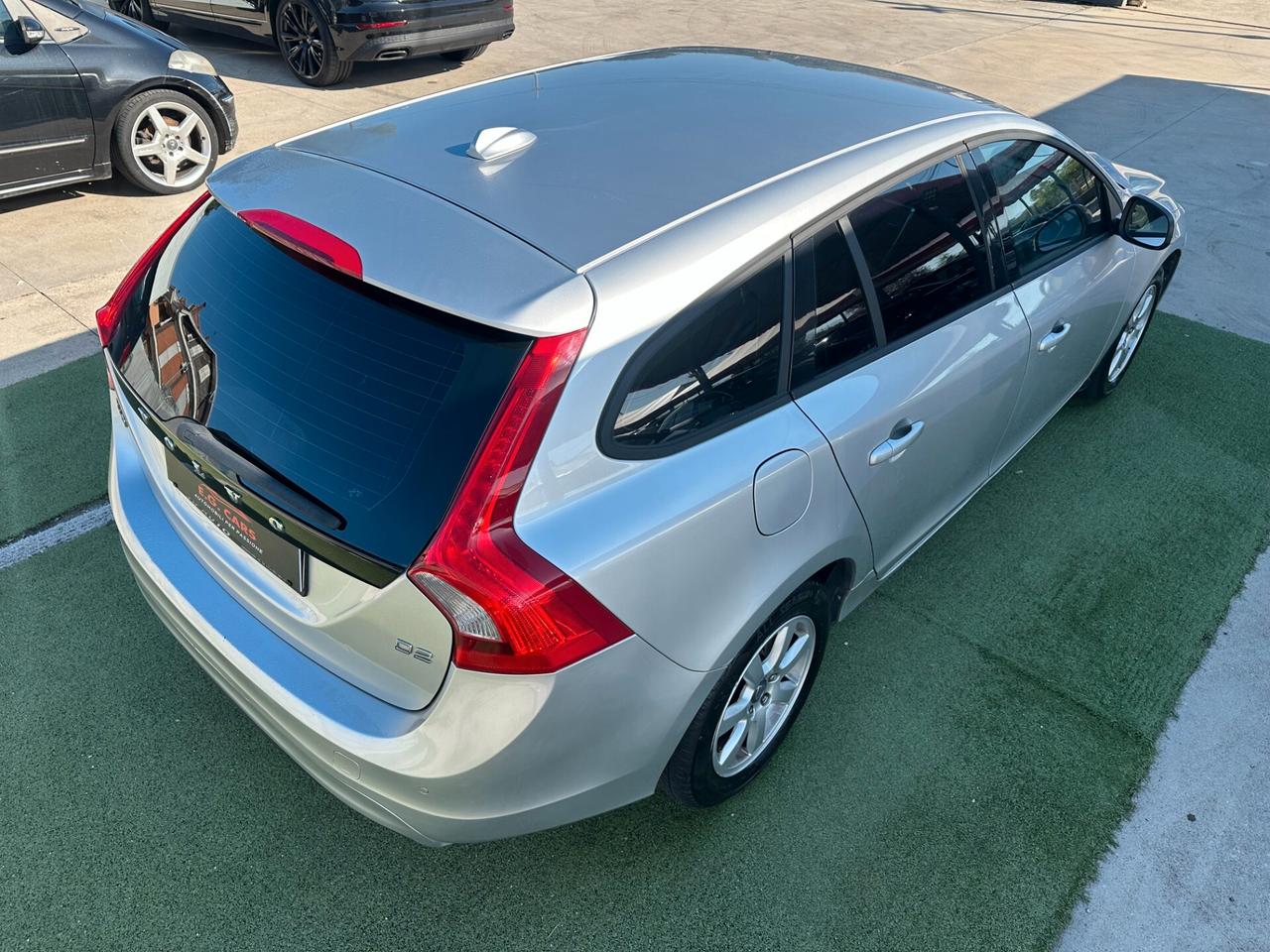 Volvo V60 1.6*D2*MOMENTUM*NAVI*KEY*BLUETOOTH*LED*
