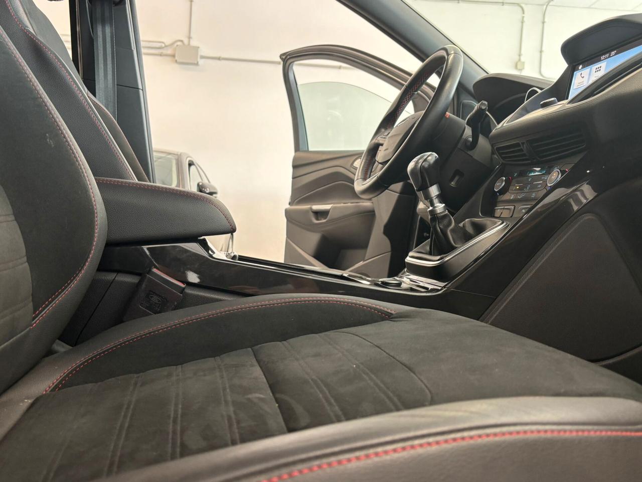 Ford Kuga ST-LINE 1.5 TDCI 120 CV 2WD 6mt