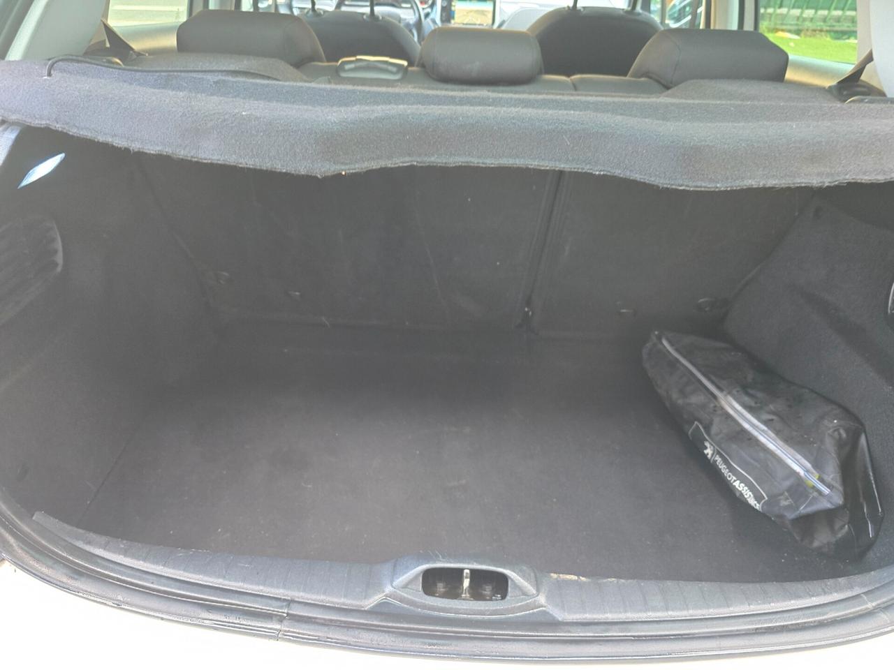 Peugeot 208 1.6HDI 100CV Allure EURO6-2015