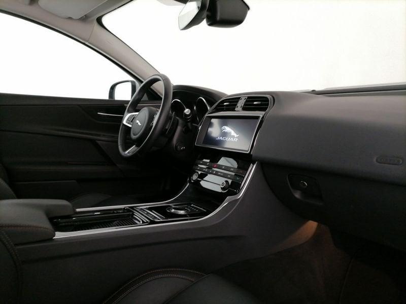 Jaguar XE 2.0d i4 Prestige 180cv auto my19