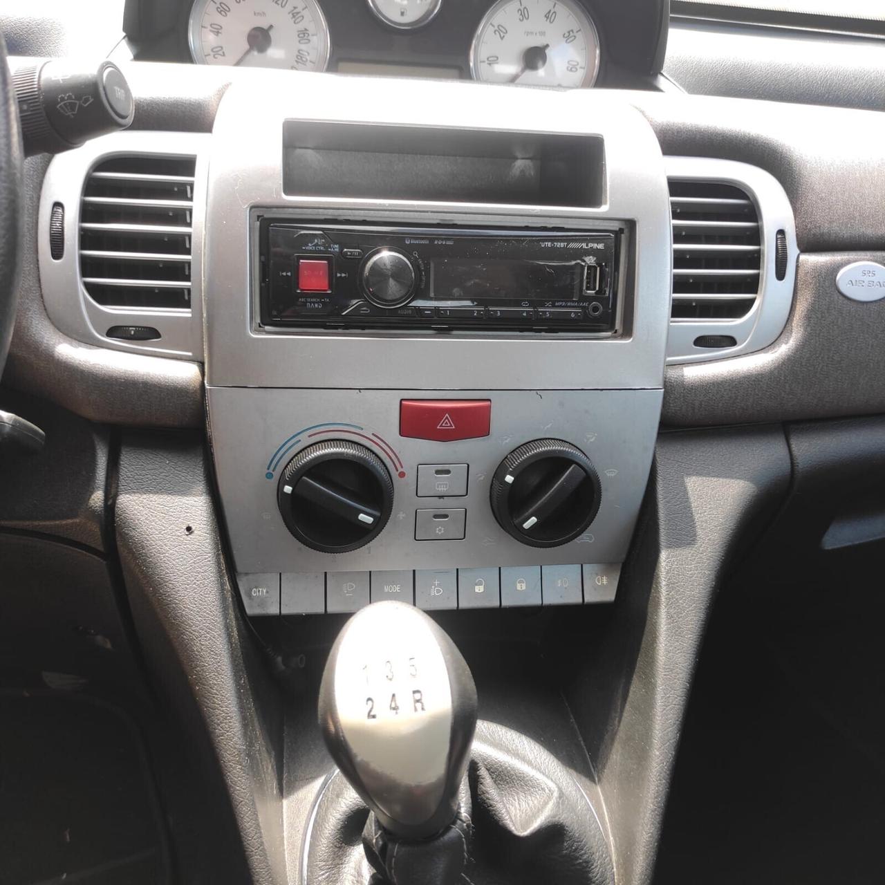 Lancia Ypsilon 1.3 MJT 75 CV Argento