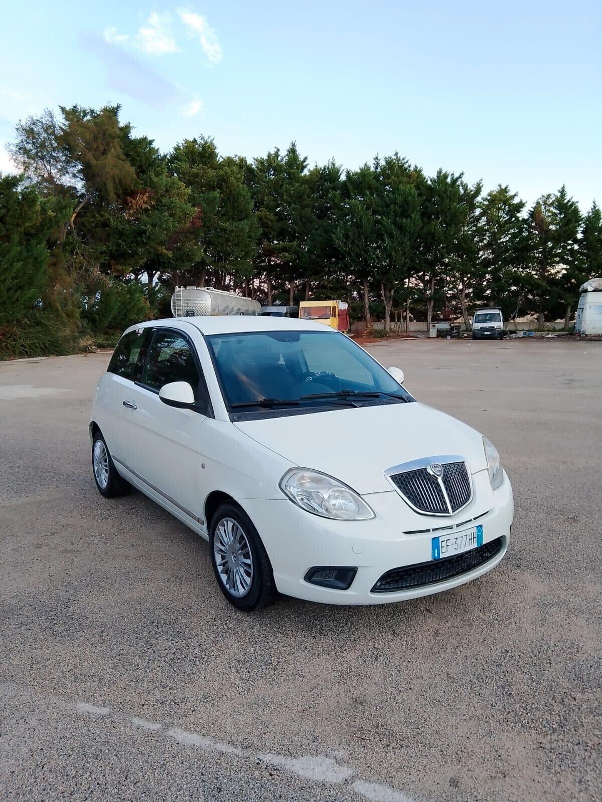 Lancia Ypsilon 1.3 MJT 75 CV Diva