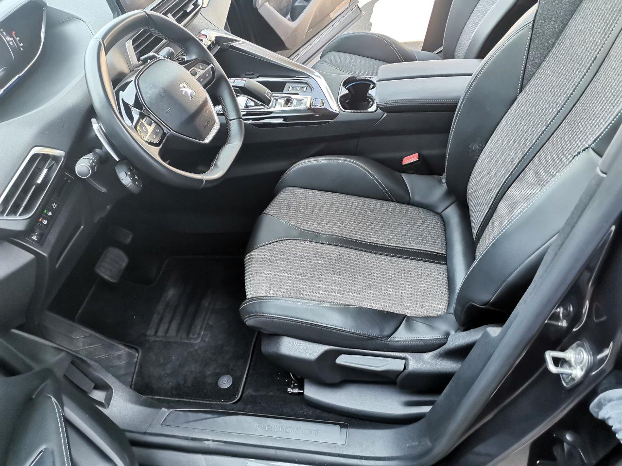 Peugeot 3008 3008 1.5 bluehdi Active Pack s&s 130cv eat8