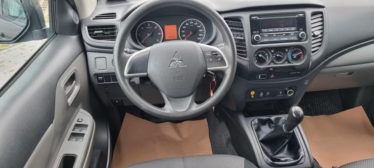 Mitsubishi L200 Double Cab Invite Cabina doppia 4WD+Ahk/Navi/Aria condizionata