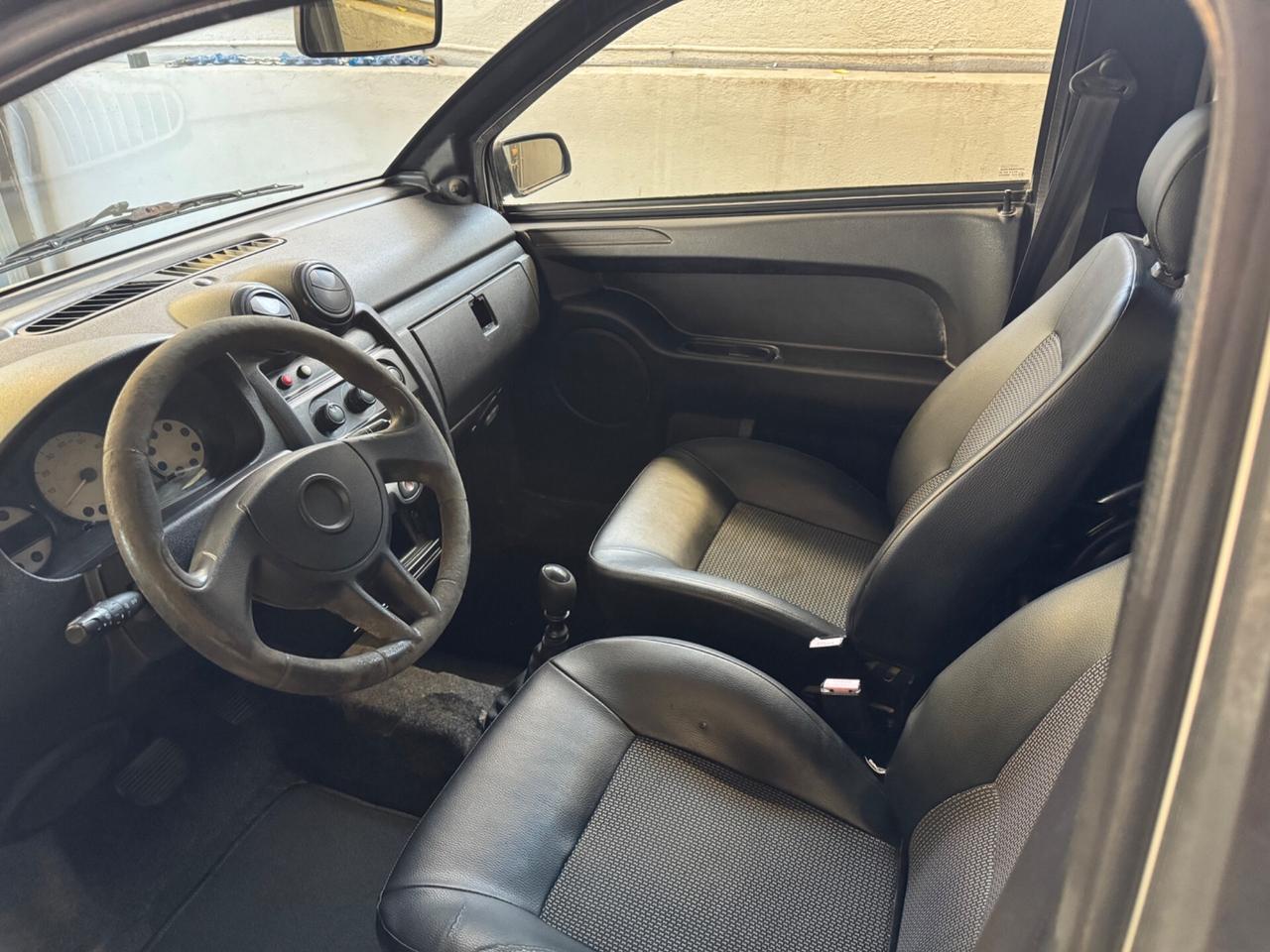 Aixam Bianco Perla Trasporto e Permute