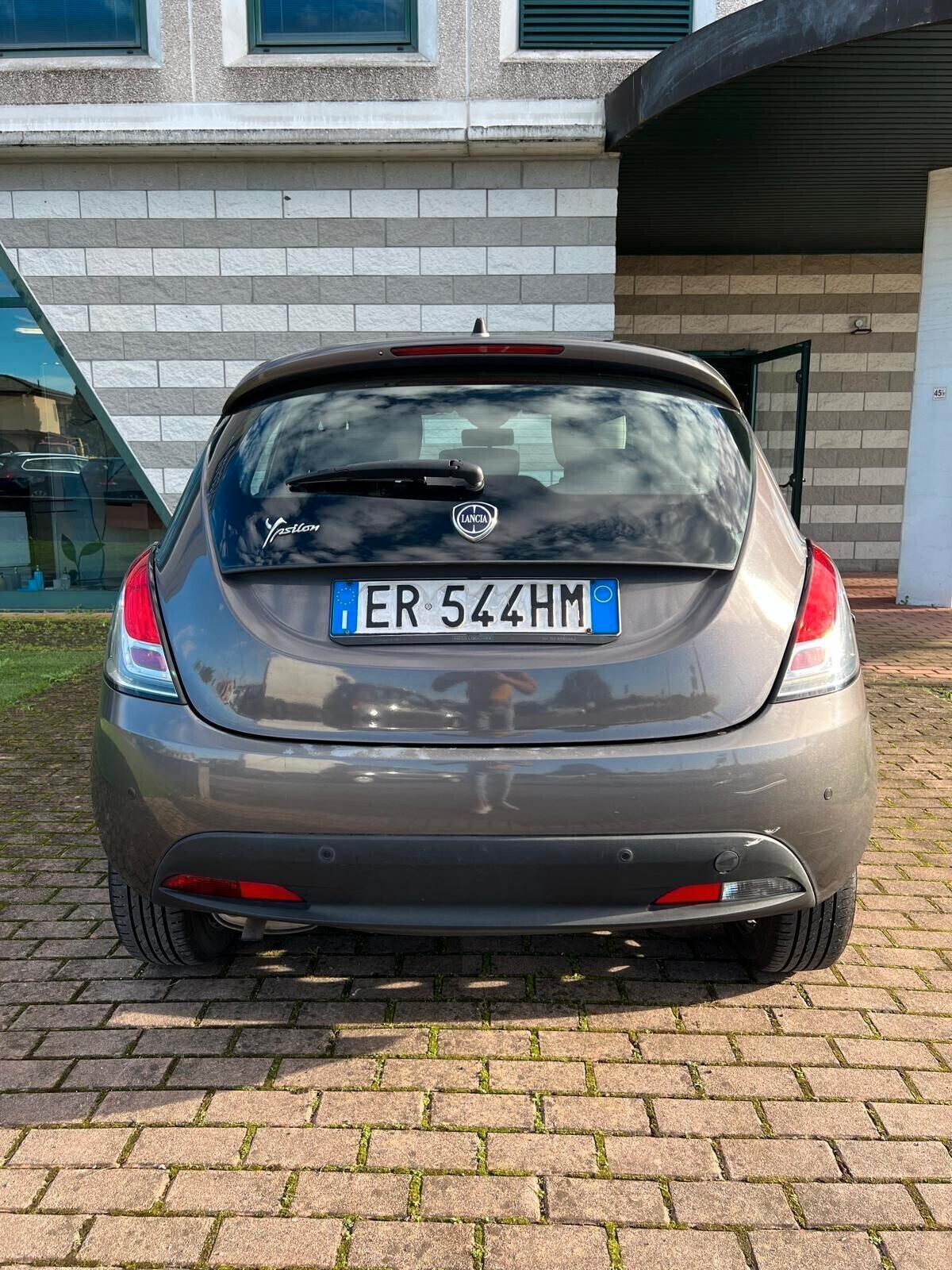 Lancia Ypsilon 1.2 69 CV 5 porte S&S Silver