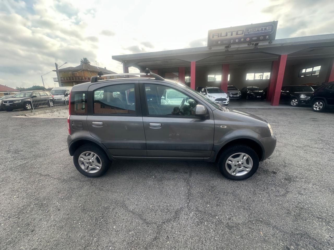 Fiat Panda 1.3 MJT 16V DPF 4x4 Climbing