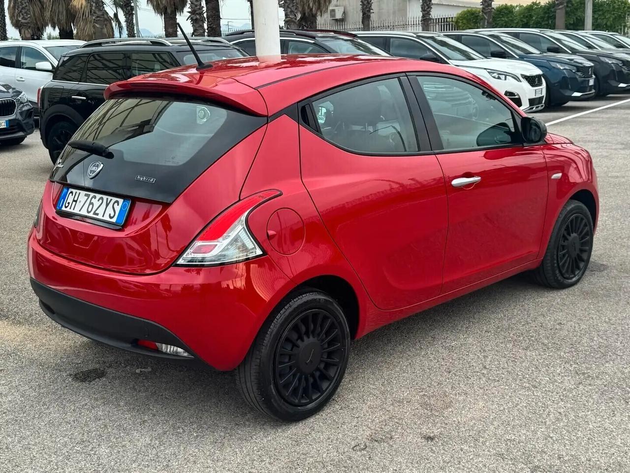 Lancia Ypsilon 1.0 FireFly 5 porte S&S Hybrid Ecochic Silver
