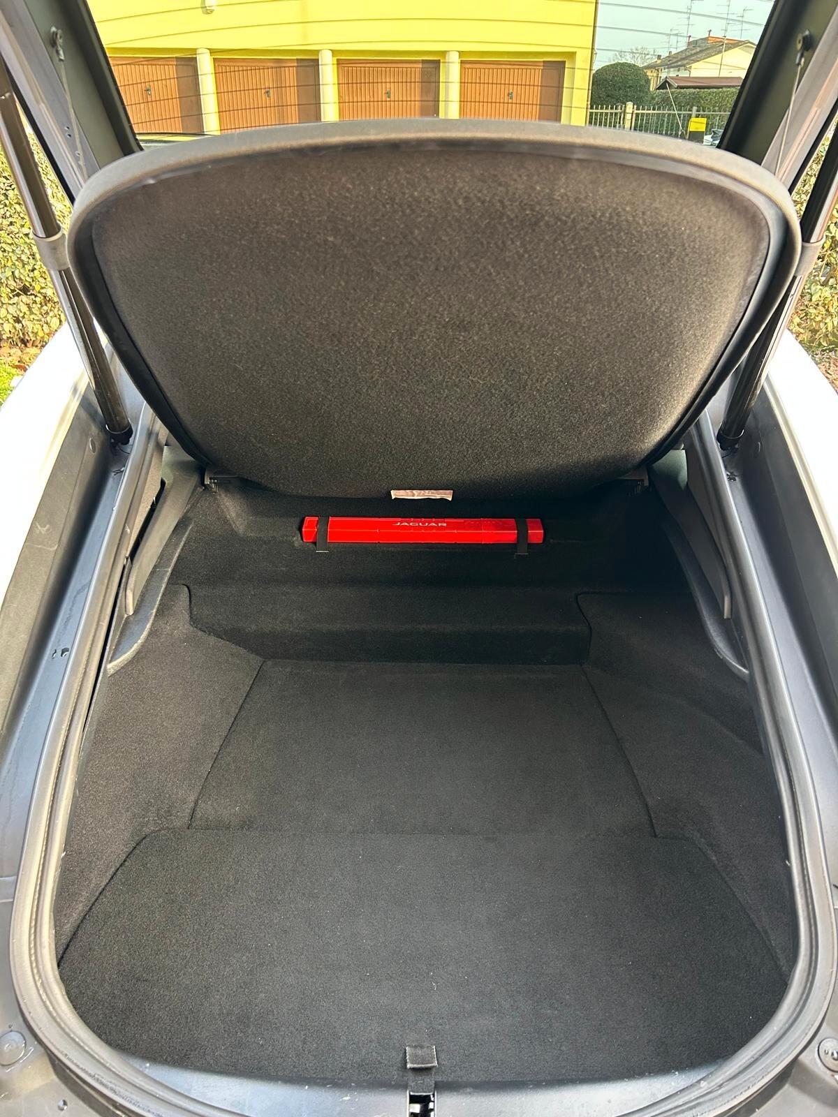 Jaguar F-Type 2.0 i4 RWD 300 CV aut. Coupé R-DYNAMIC