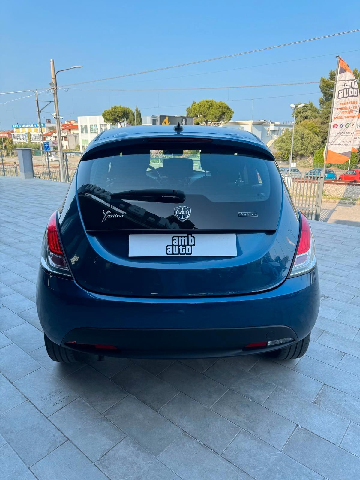 Lancia Ypsilon 1.0 FireFly 5 porte S&S Hybrid Silver