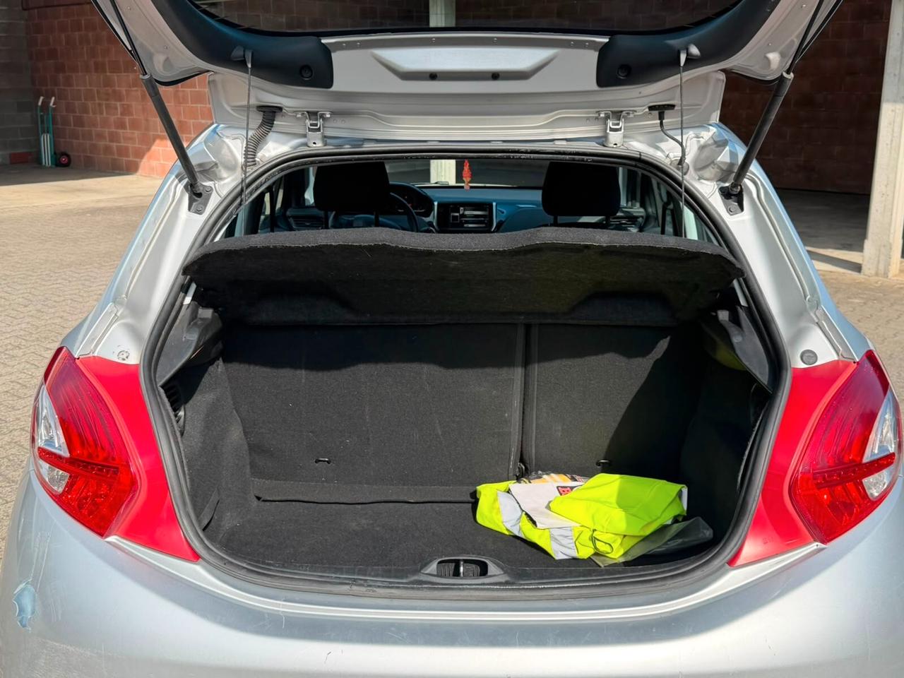 Peugeot 208 1.4 HDi 68 CV 5 porte Allure