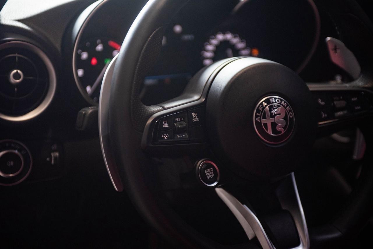 Alfa Romeo Giulia 2.2 Turbodiesel 210 CV AT8 AWD Q4 Veloce