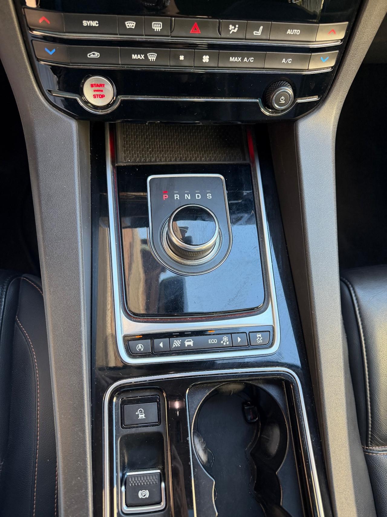 Jaguar F-Pace 2.0 D 180 CV AWD Prestige