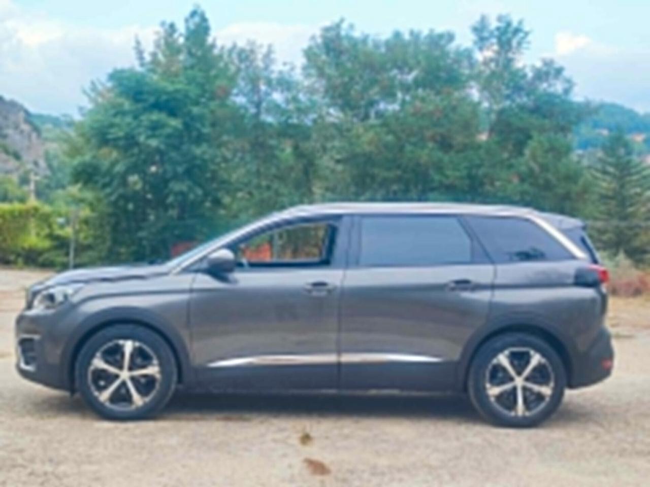 Peugeot 5008 1.5 bluehdi Allure S&S 7 posti 4 GOMME NUOVE