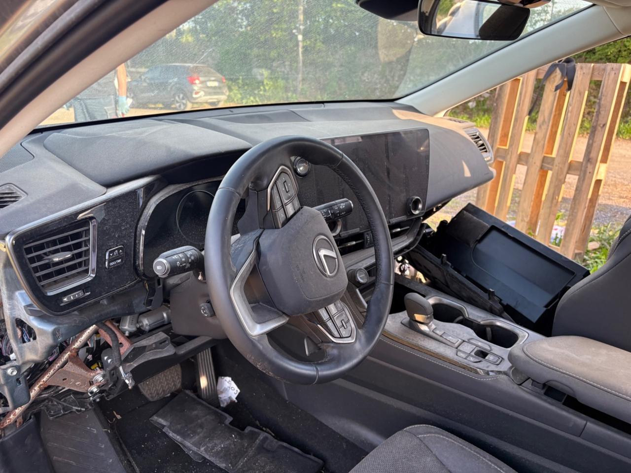 Lexus NX FURTO PARZIALE