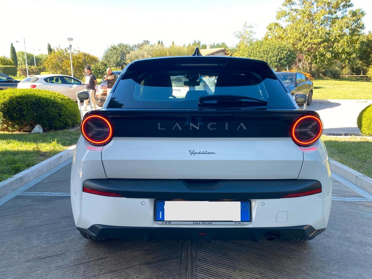 Lancia Ypsilon Hybrid e-DCT