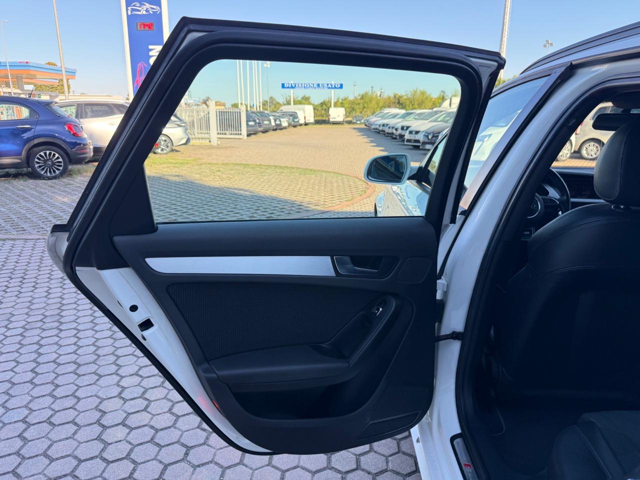 Audi A4 Avant 2.0 TDI 177CV s-line interno/esterno