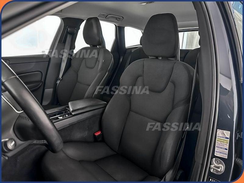 Volvo XC60 B4 D automatico Momentum Pro