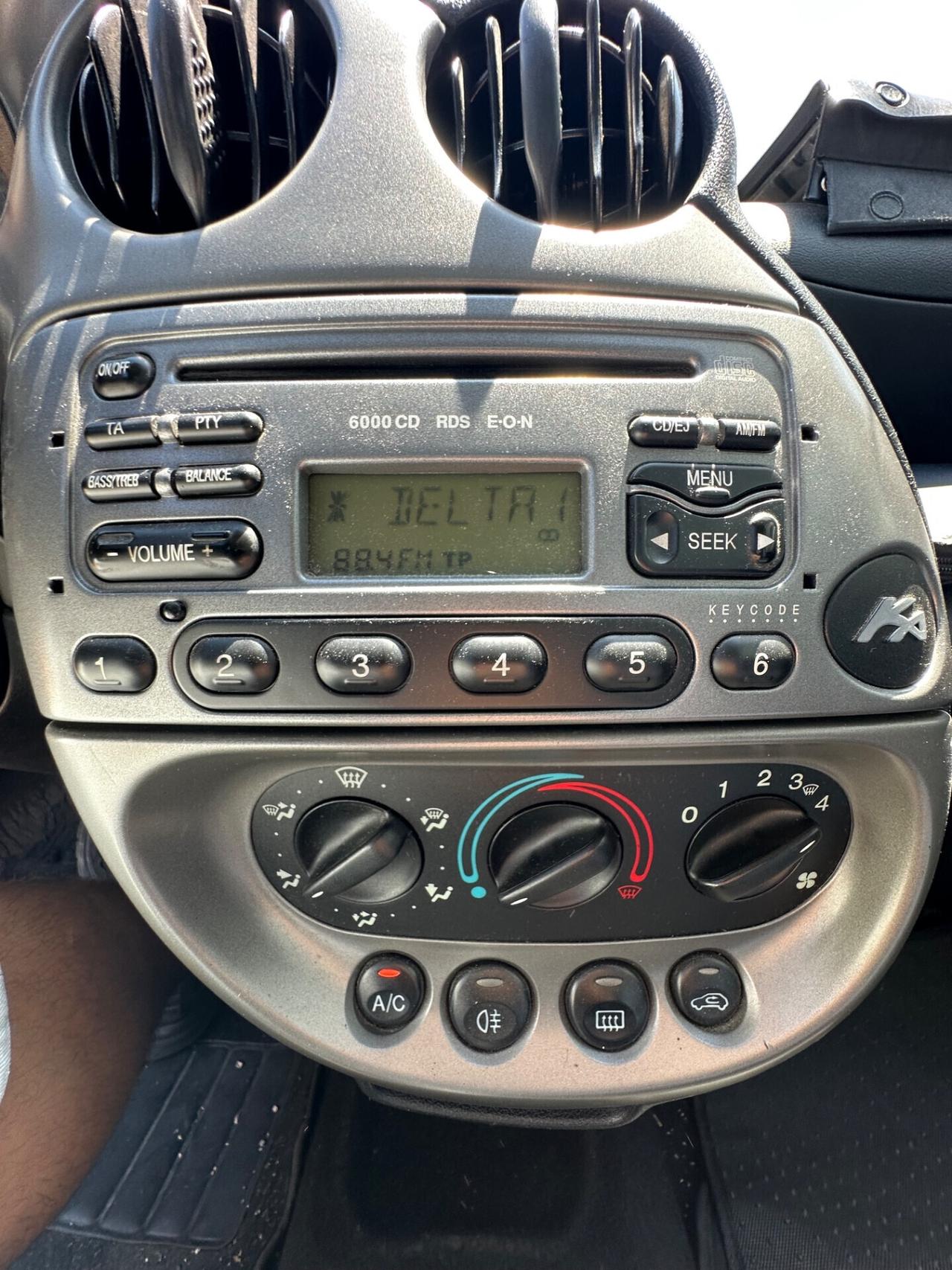 Ford Ka 1.3 benzina neopatentati 2003