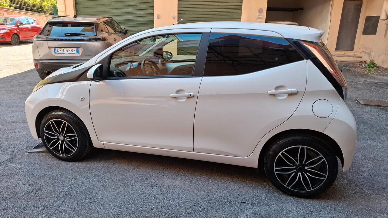 Toyota Aygo 1.0 VVT-i 69 CV 5 porte x-clusiv